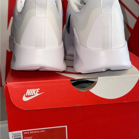 Nike Wearallday Men’s Size 11 US *New with box* White/Black - Picture 5 of 9